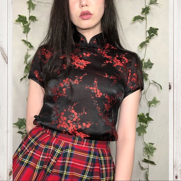 Tops - ❤️Beautiful Black & Red Oriental Top!❤️